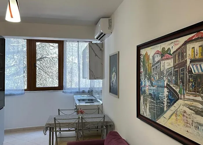 Under Pines - Apartamento Golem (Tirana)